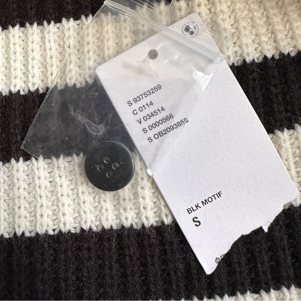 NWT BDG Urban Outfitters Black White Striped Knit Sweater Size Small Preppy - Picture 6 of 7